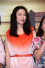 组图：张国立宣传《原乡》 与女演员避嫌