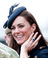 高清组图：英国王妃凯特-米尔顿军旅风装扮现身