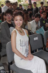 组图：薛凯琪亮相插画展 力撑房祖名称其不花心