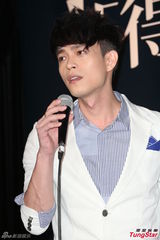 组图：林宇中叹不受爱神眷顾 发片卖萌唱跳儿歌