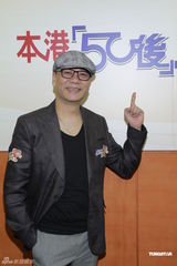 组图：欧阳震华出席健康活动笑言被老婆管饮食