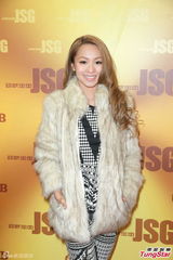 组图：郑欣宜香港过圣诞 未知郑少秋能否应约