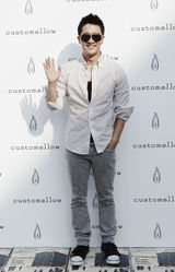 组图：赵权郑糠云Alex出席开幕 各显英俊潇洒