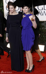 高清组图：金妮弗-古德温可爱现身 蓝裙娇艳