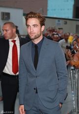 组图：帕丁森帅气亮相《大都会》首映