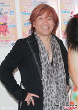 组图：日本殿堂级动漫歌手现身香港热情开唱