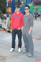 组图：吴彦祖为孕妻按摩 安志杰否认与女友冷战