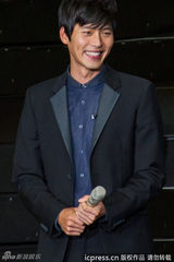 高清组图：玄彬上海开唱 与粉丝合影自拍乐陶陶