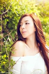 组图：周韦彤清新迷人宛若邻家女孩