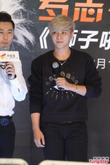 组图：罗志祥上海签售 笑称和舒淇接吻感觉好