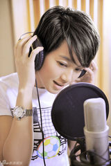 组图：朱丹回京录制新单曲 全新EP计划年底发行