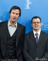 组图：里维斯亮相《肩并肩》发布会 电影节主席助阵