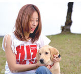 组图：刘虹翎与爱犬拍写真 呼吁关注流浪动物