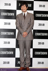 高清组图：全度妍宣传新片《倒计时》 星星装闪金光