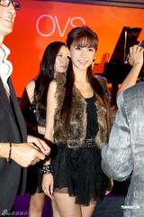 组图：AngelaBaby亮相保镖团护体 旁人难以靠近半步 