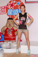 组图：人妻吕慧仪长腿秀球技 欢迎电视业竞争