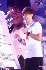 高清组图：罗志祥生日写小诗 邀歌迷制服party庆生