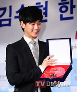 组图：韩星金秀炫出任韩国观光公社名誉宣传大使