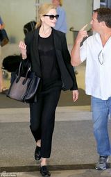 组图：妮可-基德曼返美 透明黑丝内衣bra隐现