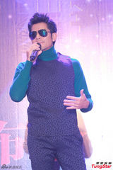 组图：郭富城斑点装亮相 墨镜遮面尽显型男范