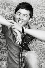 组图：叶祖新黑白写真逆袭深秋雅痞风