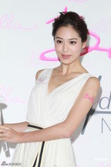 白歆惠低胸裙亮相上围缩水 自曝三年后结婚(图)