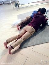 组图：郭涛与儿子表情神同步 翻白眼喜感十足