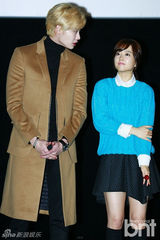 组图：李钟硕朴宝英出席《热血青春》舞台问候