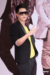 组图：周汤豪长针眼戴墨镜遮丑 公布择偶条件