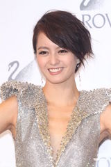 组图：梁咏琪婚后首度来台 造人大计顺其自然