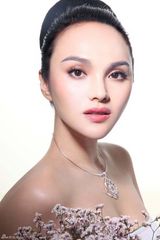 组图：姚美伊模仿黑天鹅拍摄大片显优雅