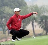 组图：王志文携妻揽子打球赛 小家伙搞怪父子颇似