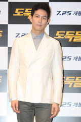 高清组图：金秀贤金慧秀牵手造势全智贤露背抢镜