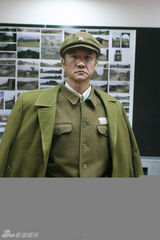 组图：新《亮剑》定妆照 甘婷婷黄志忠塑战争情侣