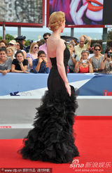 组图：《背叛》首映 两女星极尽妖娆红毯斗艳