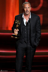 组图：凯文-科斯特纳凭《海菲茨》夺迷你剧最佳男主角