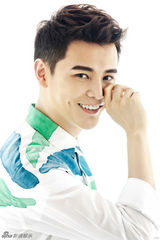 组图：孙坚活力写真阳光传递正能量