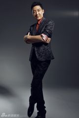 组图：郝平胡渣造型写真曝光 彰显绅士熟男魅力