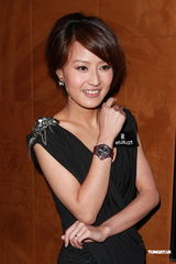 组图：甄子丹避谈赵文卓 纽约遇90岁粉丝