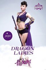 组图：龙女郎组合笔仙写真曝光 暴露服装秀性感