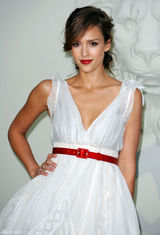 幻灯图集：杰西卡-阿尔芭白裙秀女人味 和伊万同台