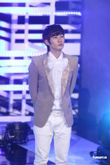 组图：韩国团体大出动 SJ-M唐禹哲high翻台北