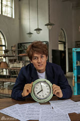 组图：吴克羣封面大片曝光 演绎音乐诗人