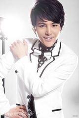 幻灯图：孙坚素色写真 展自然纯美的孩童笑颜