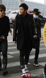 组图：BEAST与SISTAR等亮相机场将赴雅加达开唱