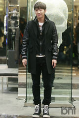 组图：李相烨吴妍秀等为品牌站台展时尚魅力