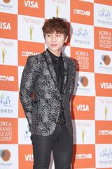 高清组图：f(x)SHINee等闪耀首尔歌谣大奖红毯