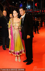 幻灯图：《可汗》首映 女星着印度传统服饰华丽迷人