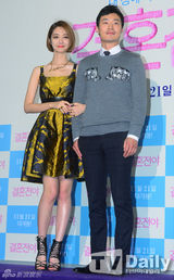 组图：李妍熙玉泽演助阵新片 四对情侣亮相