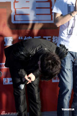 幻灯图：“内地造星教父”出书 陈子嘟称新秀缺内涵